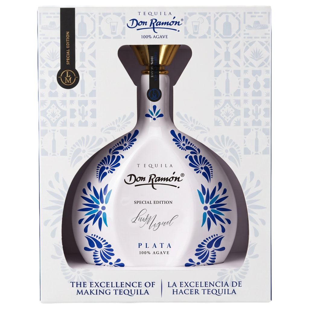 Butelka tequili Casa Don Ramón Cerámica w wersji Plata na jednolitym, szarym tle