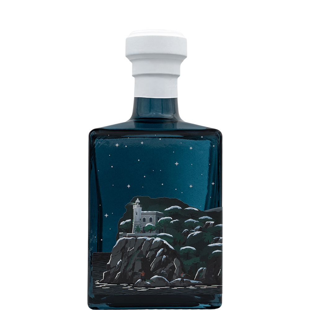 Lewy bok butelki Portofino Dry Gin Winter Nights 500 ml z ilustracją kościoła na skalistym wybrzeżu i gwiaździstym niebem.