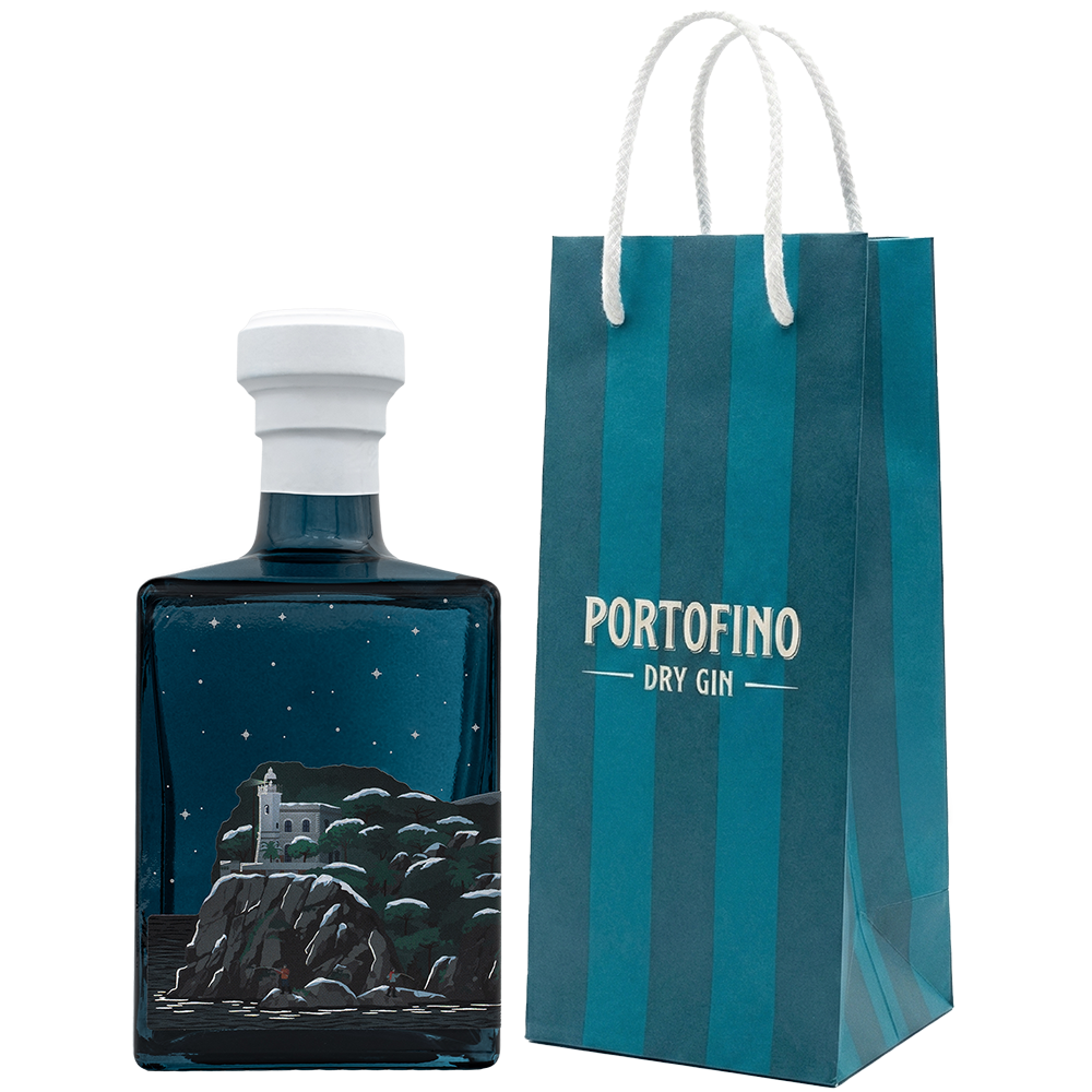 Lewy bok butelki Portofino Dry Gin Winter Nights 500 ml z ilustracją kościoła na skalistym wybrzeżu, obok torba Portofino